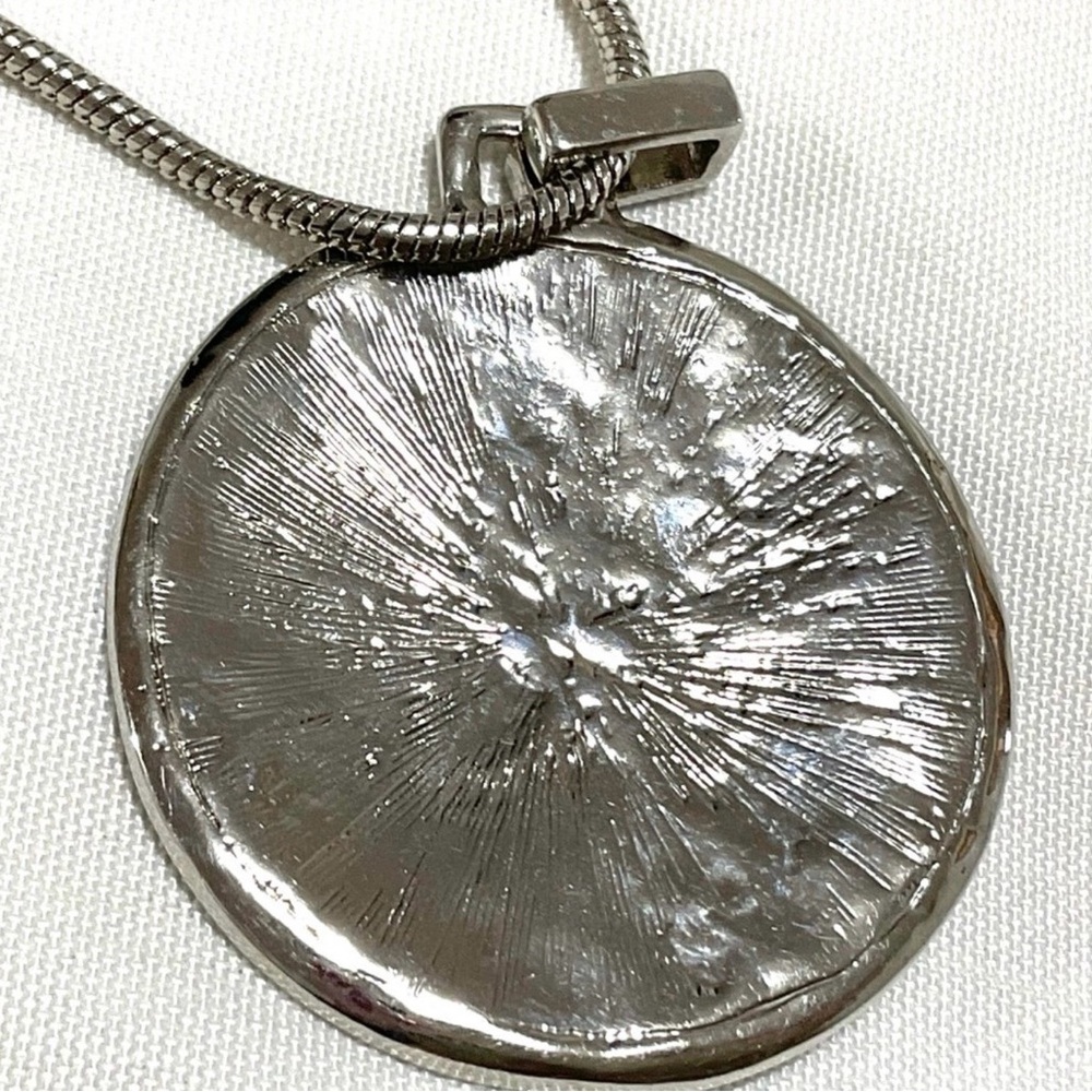 Jennifer Lopez Pendant Necklace - Picture 2 of 10